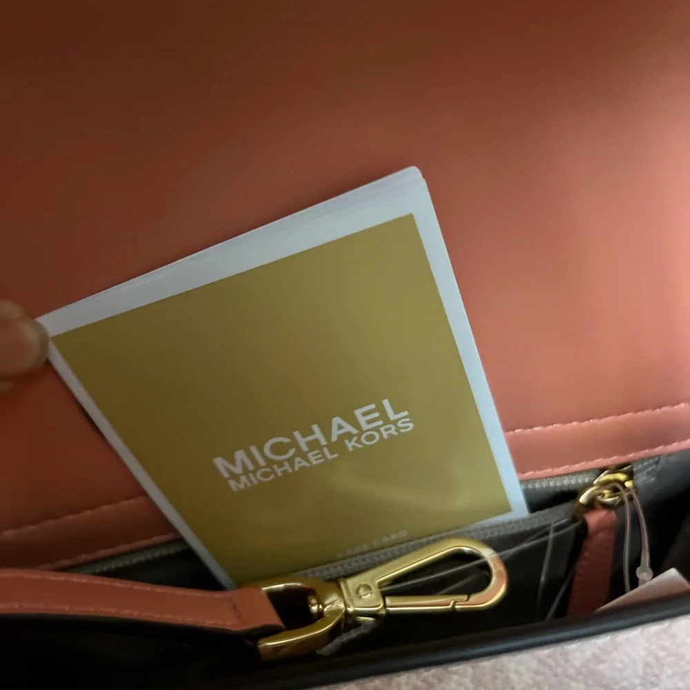 🆕. Michael Kors Pink Handbag with handle and strap New